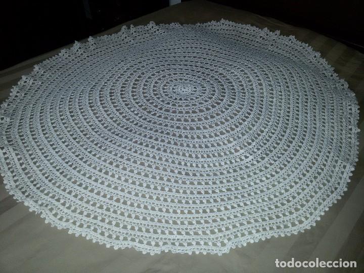 Antig&uuml;edades: MANTEL O GRAN CENTRO DE MESA-123 CM-ALGOD&Oacute;N-GANCHILLO - Foto 2