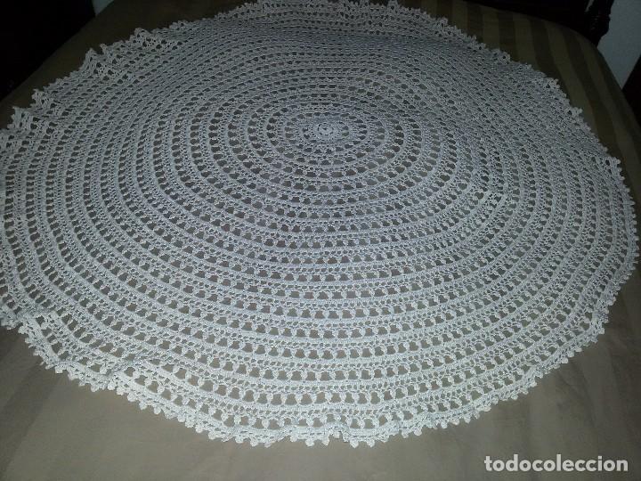 Antig&uuml;edades: MANTEL O GRAN CENTRO DE MESA-123 CM-ALGOD&Oacute;N-GANCHILLO - Foto 3