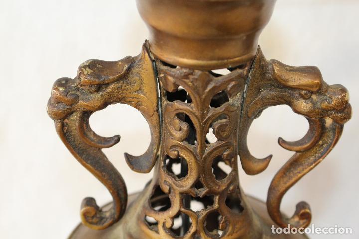 Antig&uuml;edades: lampara de sobremesa en bronce - Foto 4