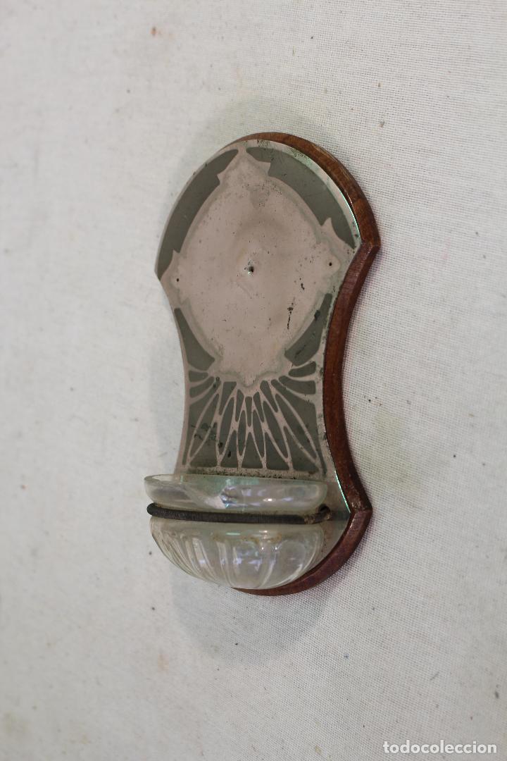 Antig&uuml;edades: benditera en madera cristal y metal - Foto 1