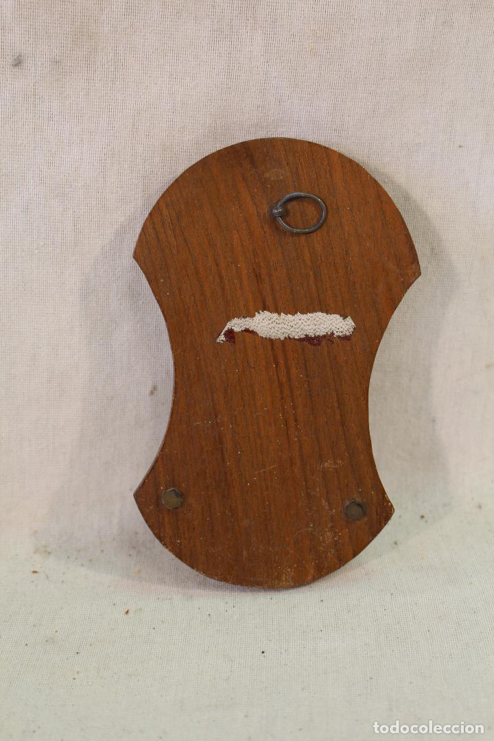 Antig&uuml;edades: benditera en madera cristal y metal - Foto 3