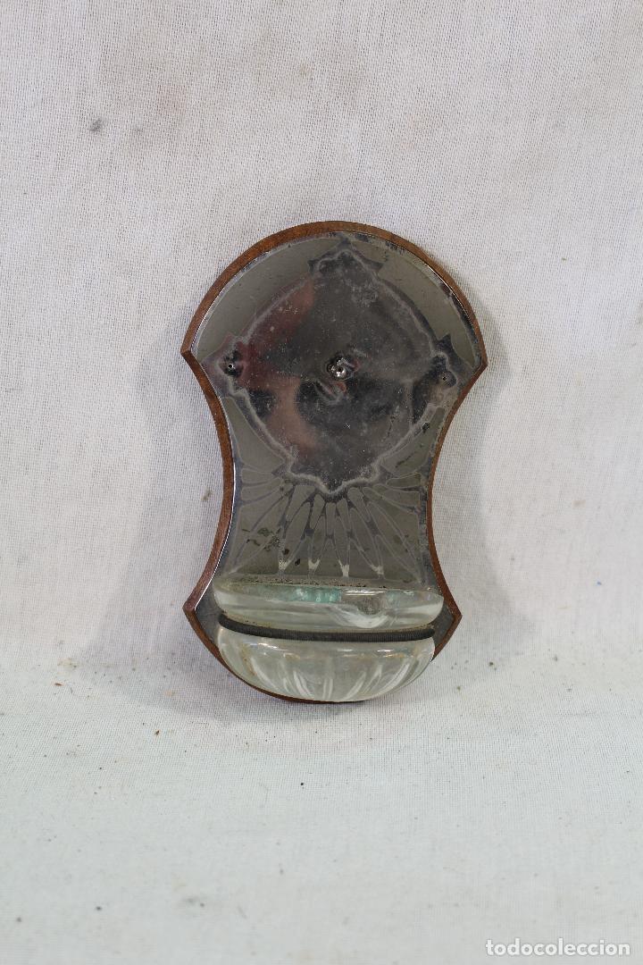Antig&uuml;edades: benditera en madera cristal y metal - Foto 4