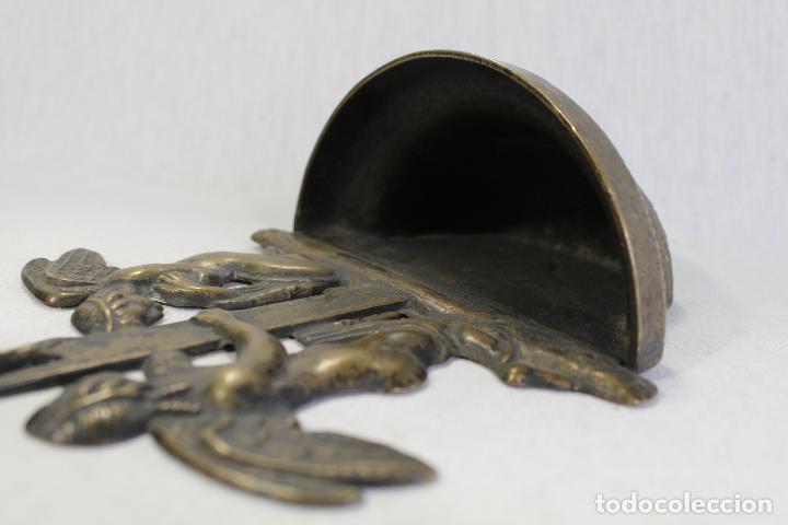 Antig&uuml;edades: benditera en bronce - Foto 2