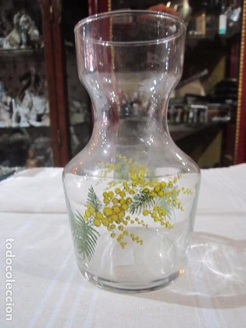 Antiques: Botella de cristal para mesita de noche. 16 cms. altura x 8 di&aacute;metro base.