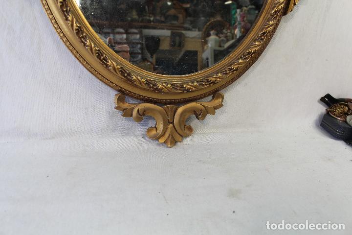 Antig&uuml;edades: espejo en madera y resina dorada - Foto 5
