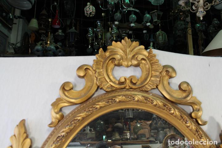 Antig&uuml;edades: espejo en madera y resina dorada - Foto 6