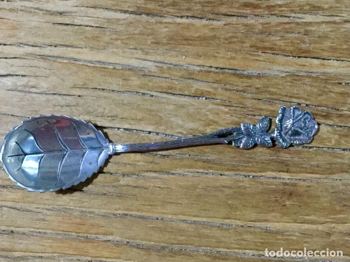 Antig&uuml;edades: Cuchara de plata con forma de rosa - Foto 2