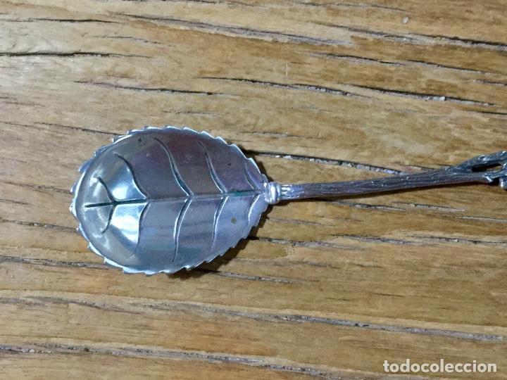 Antig&uuml;edades: Cuchara de plata con forma de rosa - Foto 3