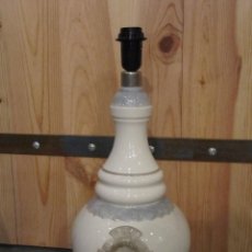 Antigüedades: GRAN LAMPARA EN CERAMICA DE LLADRO - MODELO ALFIL OLIMPIA - FUNCIONANDO - AÑOS 70