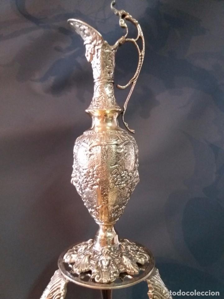 Antig&uuml;edades: JARR&Oacute;N DE BRONCE CON MESA A JUEGO - Foto 2