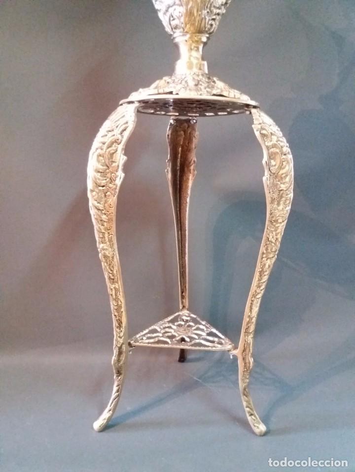 Antig&uuml;edades: JARR&Oacute;N DE BRONCE CON MESA A JUEGO - Foto 3
