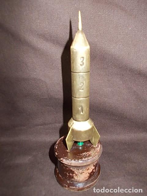 Antiguidades: ANTIGUO COHETE DE TRES FASES REALIZADO EN BRONCE