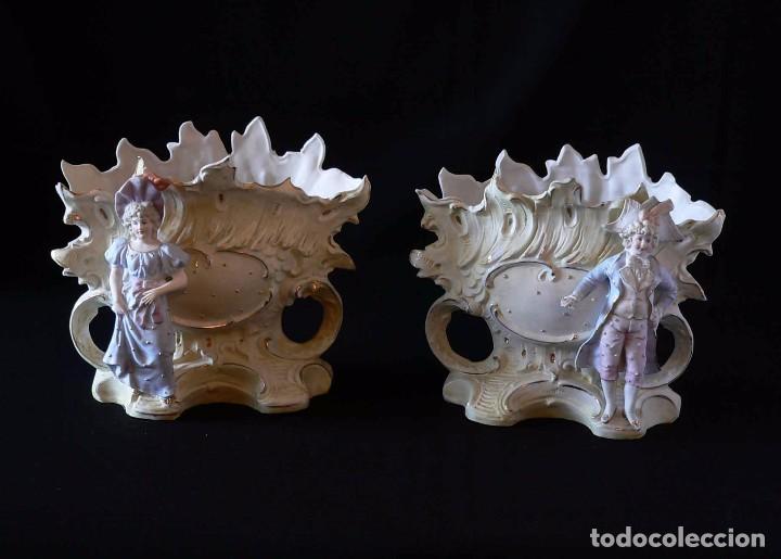 Antig&uuml;edades: PAREJA DE CENTROS DE BISCUIT - Foto 1