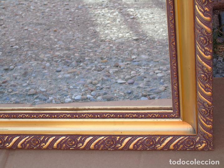 Antig&uuml;edades: ANTIGUO ESPEJO RECTANGULAR DE MADERA DORADA, CON FLORECITAS. 134CM X 86CM - Foto 4