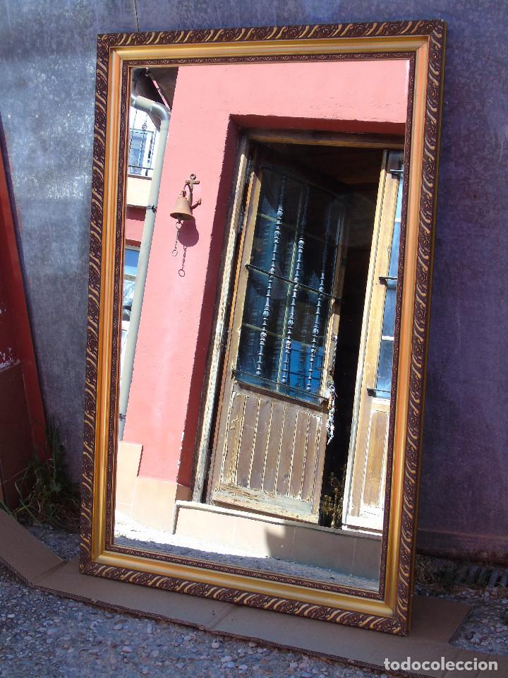 Antig&uuml;edades: ANTIGUO ESPEJO RECTANGULAR DE MADERA DORADA, CON FLORECITAS. 134CM X 86CM - Foto 6