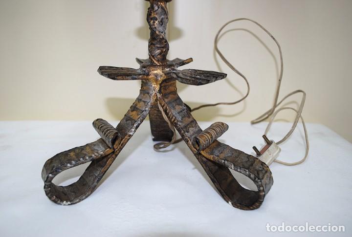 Antig&uuml;edades: L&Aacute;MPARA DE SOBREMESA ANTIGUA DE FORJA - Foto 3