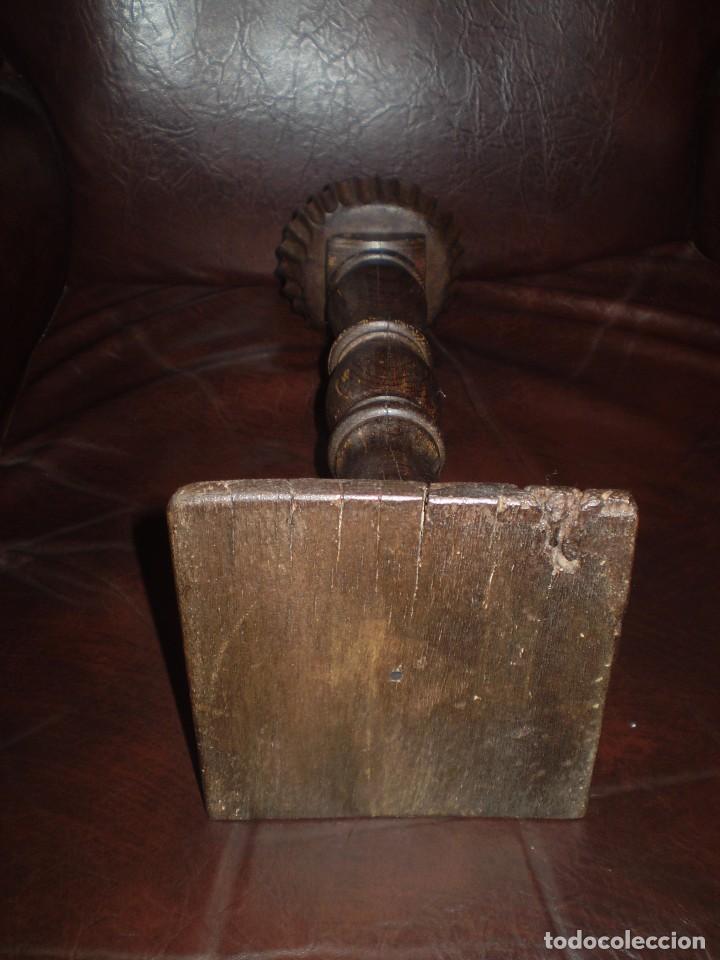 Antig&uuml;edades: CANDELERO DE MADERA REHECHO - Foto 3