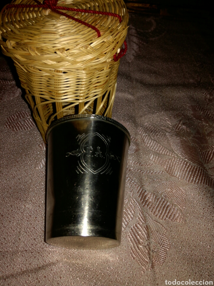 Antig&uuml;edades: Peque&ntilde;o vaso de alpaca con funda - Foto 2