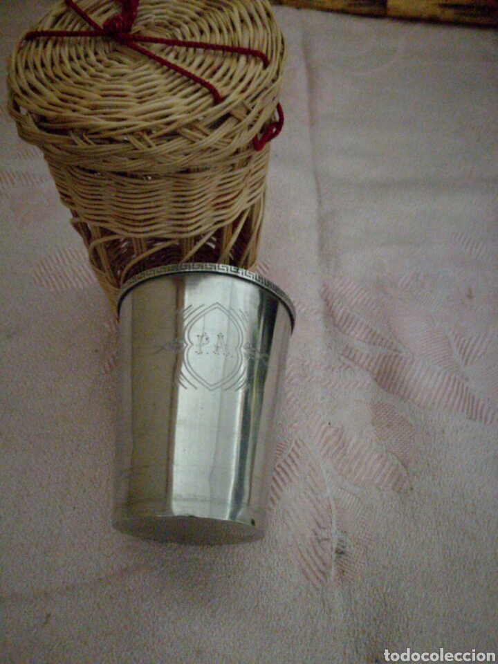Antig&uuml;edades: Peque&ntilde;o vaso de alpaca con funda - Foto 3