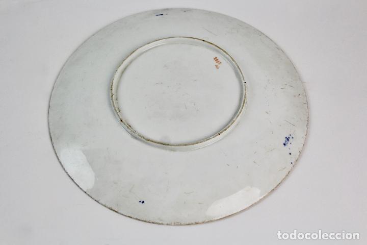 Antig&uuml;edades: PLATO DE PORCELANA . - Foto 2