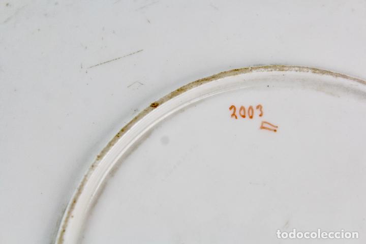 Antig&uuml;edades: PLATO DE PORCELANA . - Foto 3