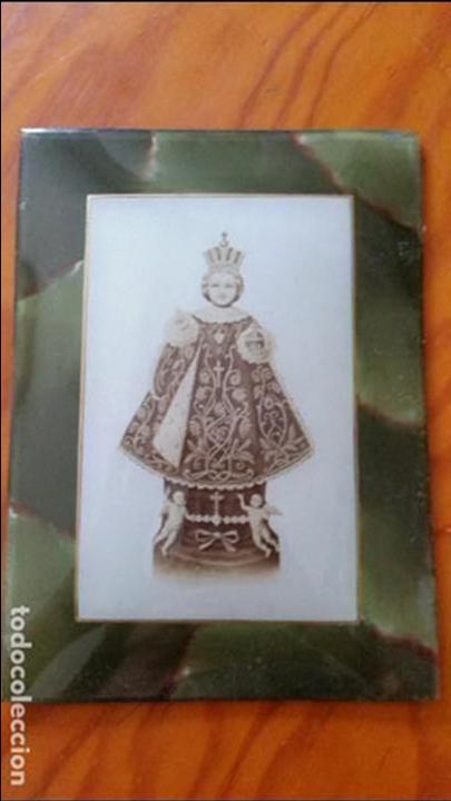 Antig&uuml;edades: Placa de cristal con Ni&ntilde;o Jes&uacute;s de Praga - Foto 1