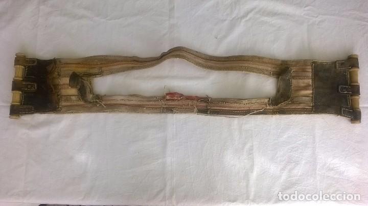 Antig&uuml;edades: CINCHA LONA Y MADERA - BARRIGUERA - Foto 1