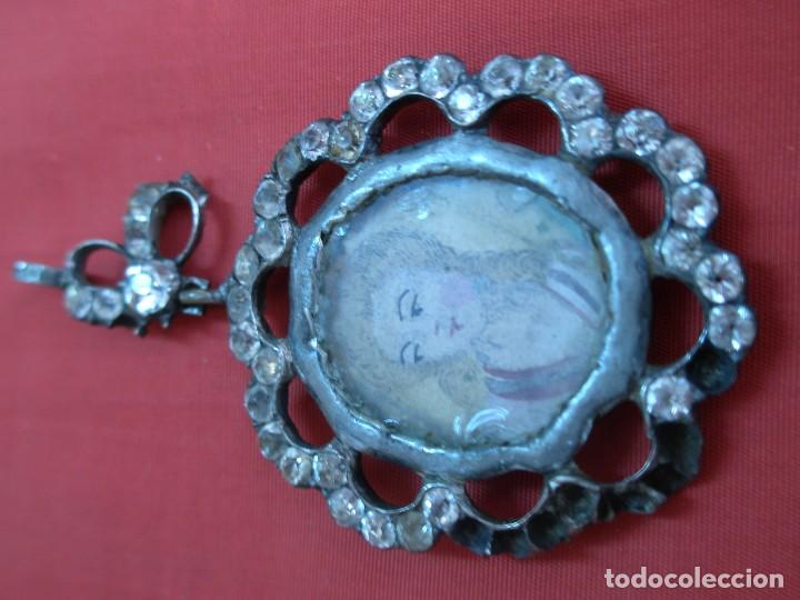 Antig&uuml;edades: Medalla de plata sobre vidrio - Foto 1