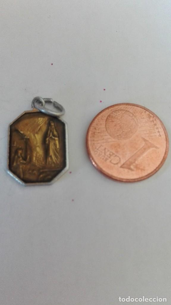 Antig&uuml;edades: Medalla virgen de lourdes - Foto 2