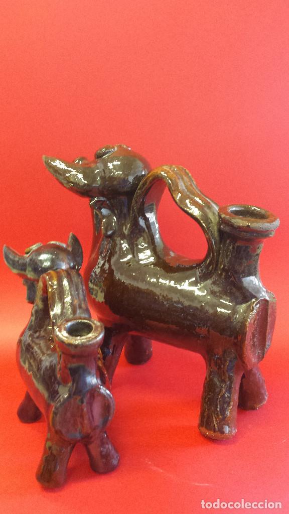 Antig&uuml;edades: CUENCA. PAREJA DE BOTIJOS -TORO- - Foto 7