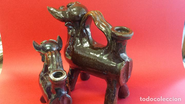 Antig&uuml;edades: CUENCA. PAREJA DE BOTIJOS -TORO- - Foto 8