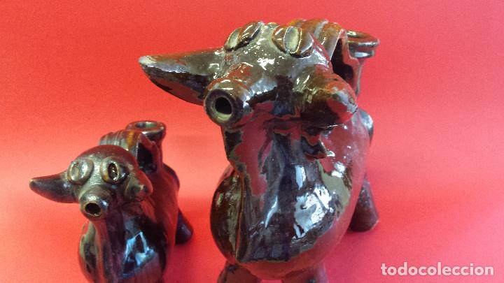 Antig&uuml;edades: CUENCA. PAREJA DE BOTIJOS -TORO- - Foto 9