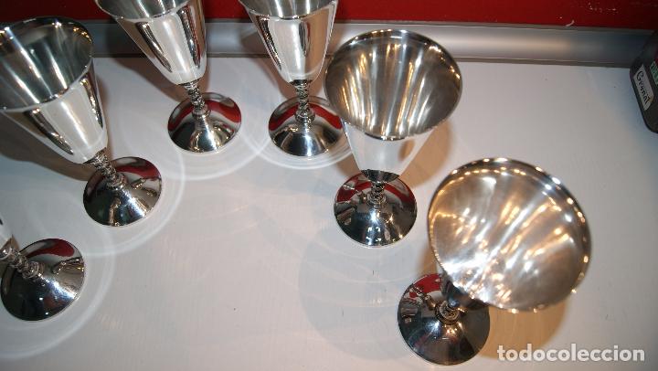 Antig&uuml;edades: Conjunto de 6 Copas en lat&oacute;n plateado. - Foto 3