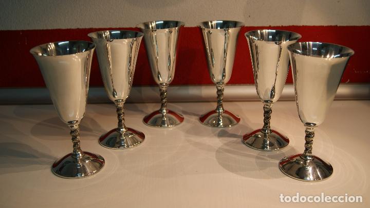 Antig&uuml;edades: Conjunto de 6 Copas en lat&oacute;n plateado. - Foto 4