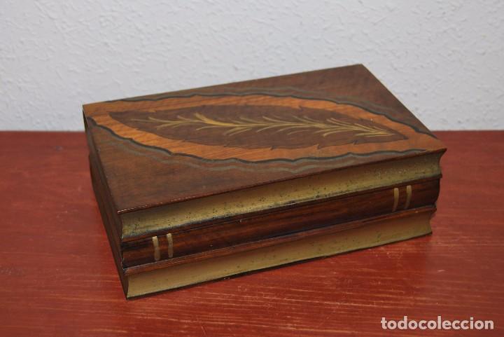 Antig&uuml;edades: ANTIGUA CAJA DE MADERA IMITANDO LIBROS - TABAQUERA - Foto 2