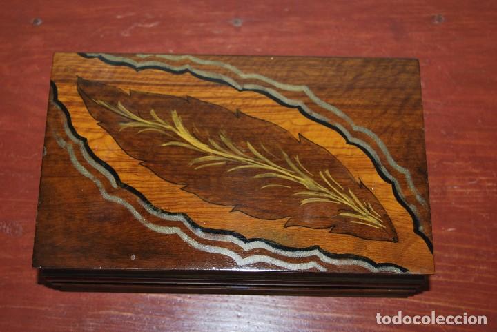 Antig&uuml;edades: ANTIGUA CAJA DE MADERA IMITANDO LIBROS - TABAQUERA - Foto 8