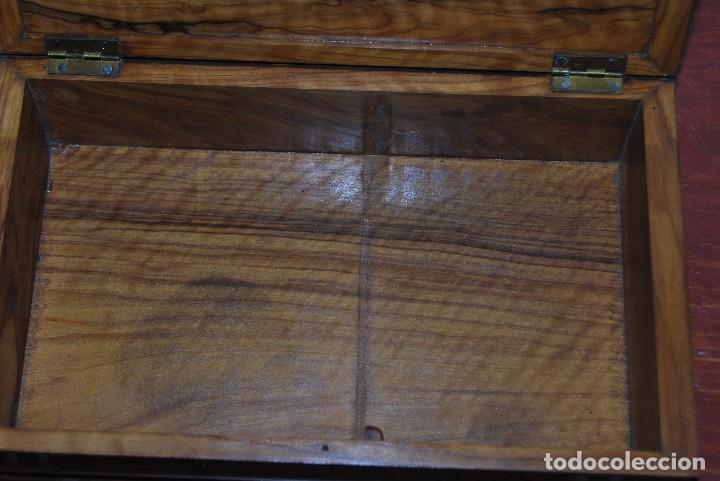 Antig&uuml;edades: ANTIGUA CAJA DE MADERA IMITANDO LIBROS - TABAQUERA - Foto 12