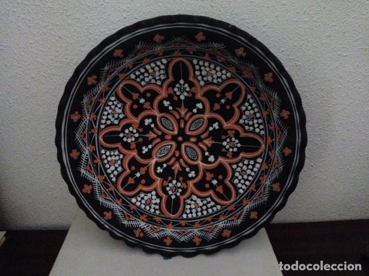 Antig&uuml;edades: PLATO EN CERAMICA COLOR MARRON(#) - Foto 1