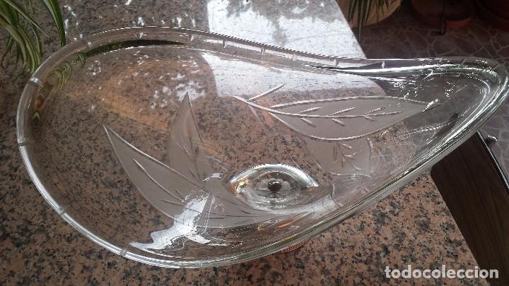 Antig&uuml;edades: antiguo centro de mesa de cristal tallado. - Foto 2