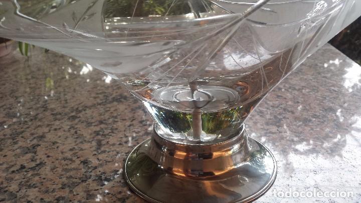 Antig&uuml;edades: antiguo centro de mesa de cristal tallado. - Foto 4
