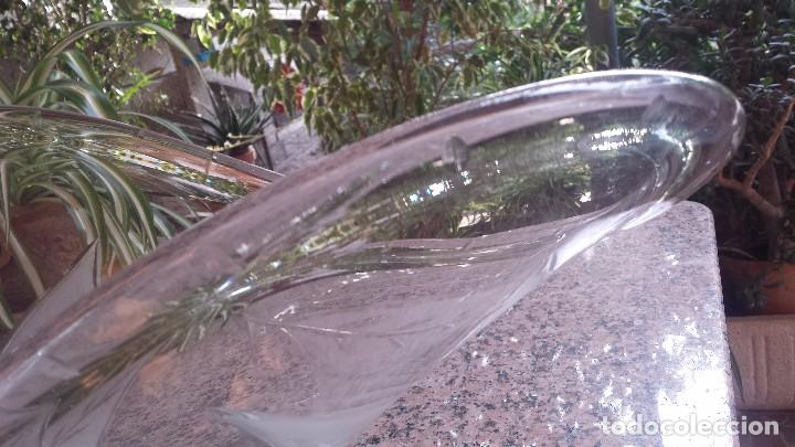 Antig&uuml;edades: antiguo centro de mesa de cristal tallado. - Foto 5