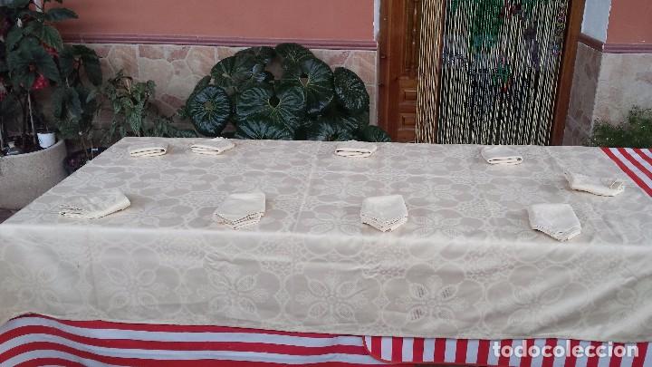 Antig&uuml;edades: preciosa manteleria de 9 servicios - Foto 1
