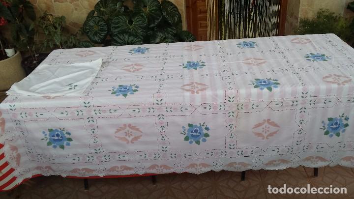 Antig&uuml;edades: preciosa manteleria de 8 servicios - Foto 1