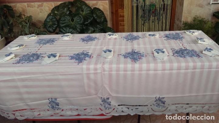 Antig&uuml;edades: preciosa manteleria de 12 servicios - Foto 1