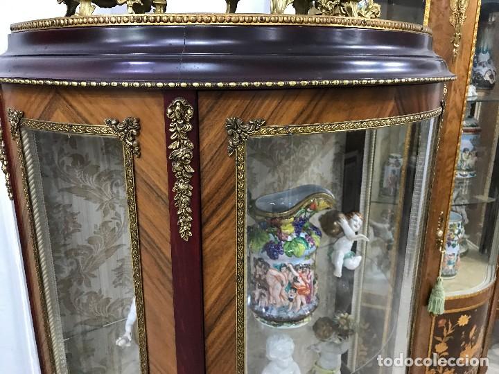 Antig&uuml;edades: Vitrina estilo Luis XV - Foto 3