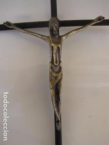 Antig&uuml;edades: Crucifijo de forja y bronce plateado - Foto 3