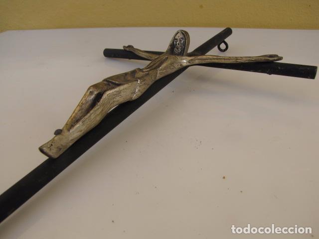 Antig&uuml;edades: Crucifijo de forja y bronce plateado - Foto 5