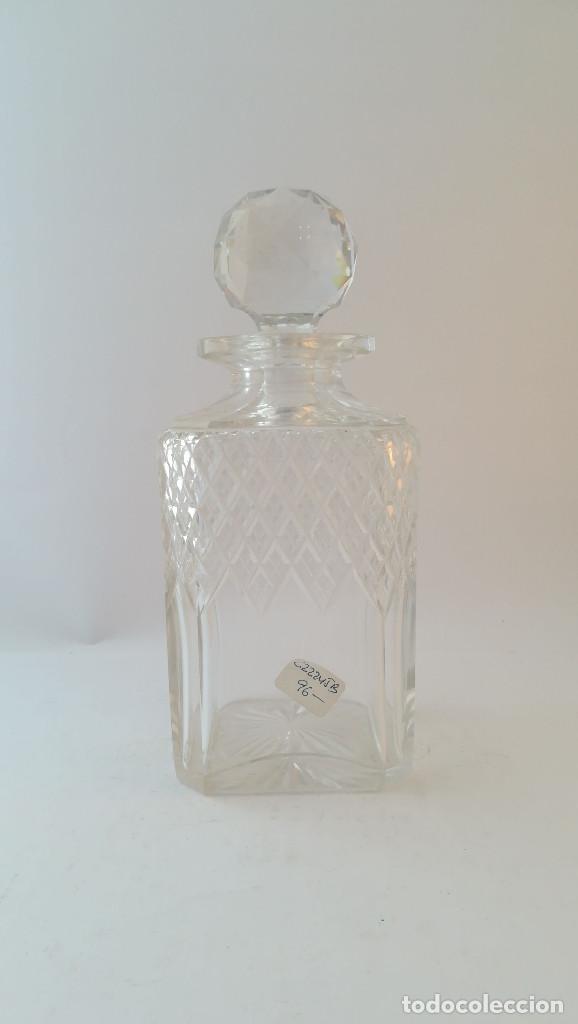 Antig&uuml;edades: BOTELLA DE CRISTAL TALLADO