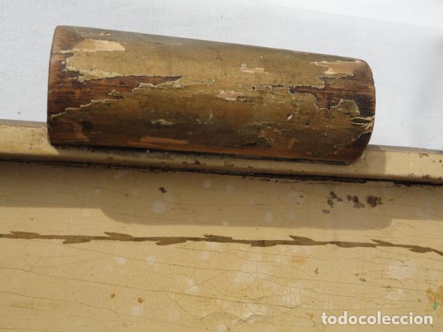 Antig&uuml;edades: ANTIGUA BANDEJA DE SERVICIO DE CAMA. - Foto 3