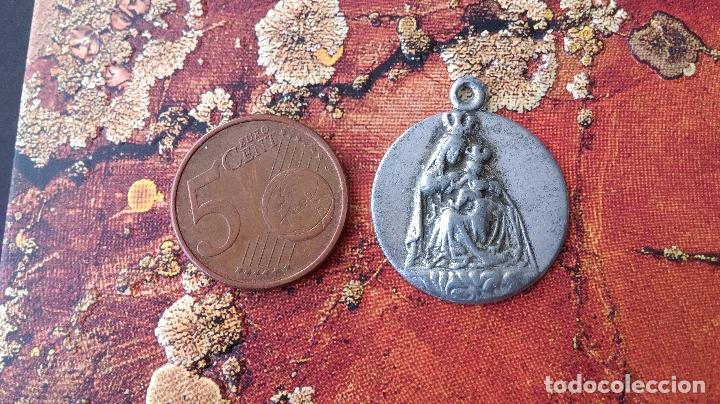 Antig&uuml;edades: Antigua medalla virgen - Foto 1